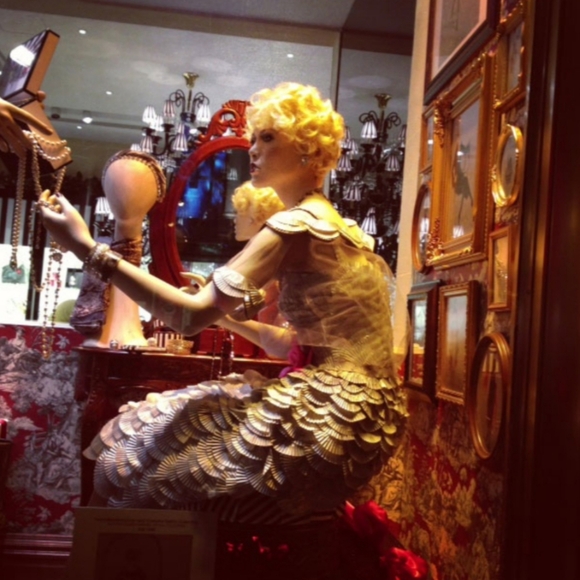 ❗Authentic Henri Bendel Girls Store Display Art on Gold Oval Ornate Frame❗ - Picture 4 of 4